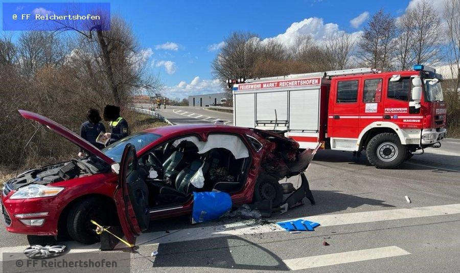 Unfall mit Straßenfahrzeugen, Verkehrshindernis Unfall mit Straßenfahrzeugen, Verkehrshindernis
